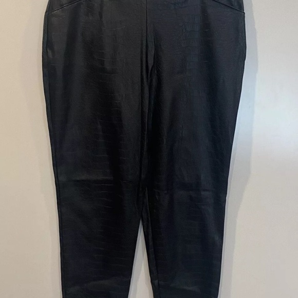 NWT Versona Women's Faux  Vegan Leather Pants Textured Pull-On Size 14 (704) - Picture 2 of 6